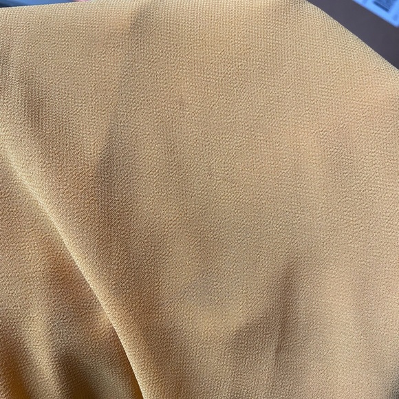 Beautiful Yellow Blouse w/twist back detail - Picture 6 of 6